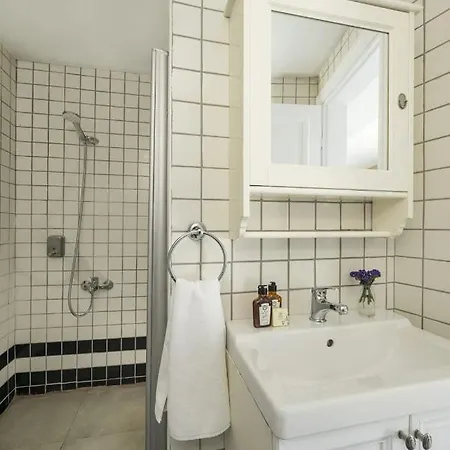 Daire Modern Bright Studio W Terrace & Sea Views! #104